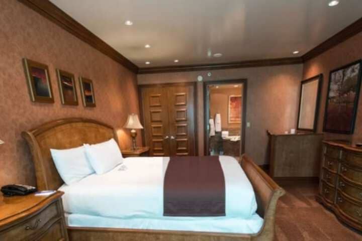 Room 4 of 55